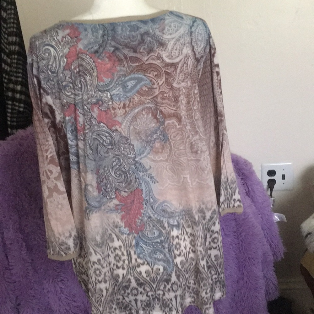 Top - Picture 2 of 3